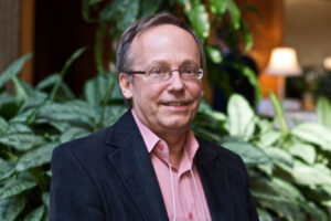Michel Mailloux publie « la norme » des services financiers