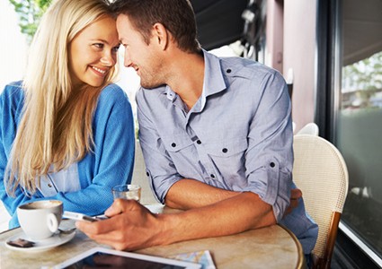 couple_amoureux_generation-Y_jeunes_clients_425-425×300 alternate text for this image