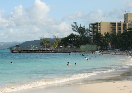 Jamaique_plage_tout-inclus-426×300 alternate text for this image