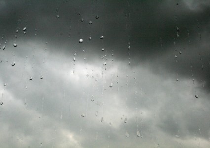orage_pluie_sombre-426×300 alternate text for this image