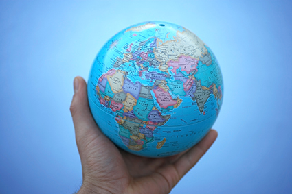 monde_terre_globe_mondial_international_main_425 alternate text for this image