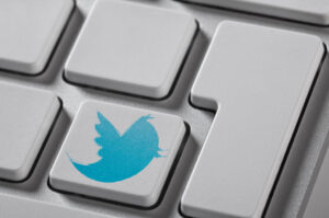 Insolite : un canular fait grimper l’action de Twitter