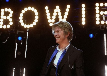 david_bowie_chicago_2002_adam_biela-426×300 alternate text for this image