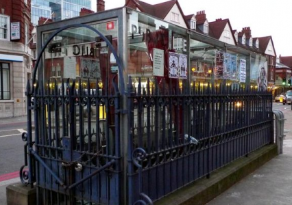 toilettes_Londres_bar_Public_Life-426×300 alternate text for this image