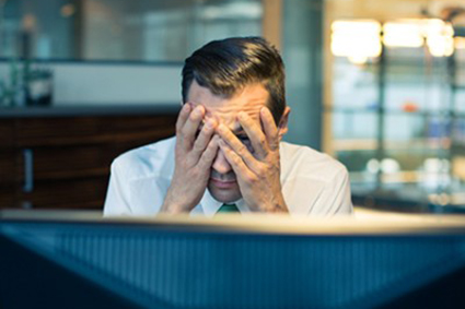 deception_decouragement_travail_stress_employe_425 alternate text for this image