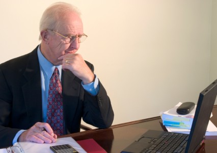 Travail-bureau-ordinateur-426×300 alternate text for this image