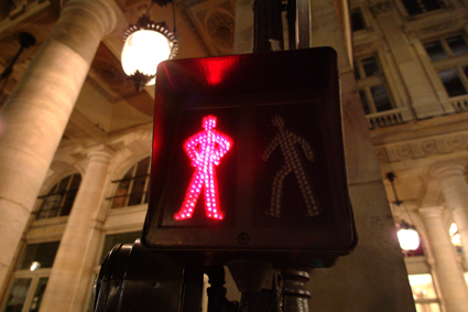arret_stop_rouge_lumiere_pieton_425 alternate text for this image