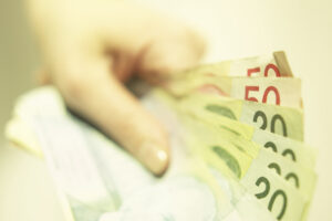 Placement dans la société ou paiement de la dette personnelle?