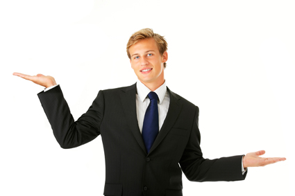 jeune_conseiller_homme_balance_reflexion_pencher_alternatives_425 alternate text for this image