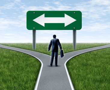 croisee_chemins_choix_decisions_alternatives_avenues_conseiller_client_366-366×300 alternate text for this image