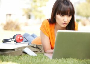Payer ses études soi-même aide à la gestion financière