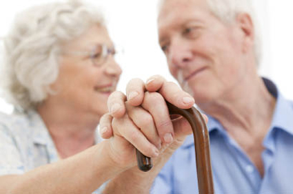 boomers_couple_clients_maladie_age_vieux_canne_425 alternate text for this image