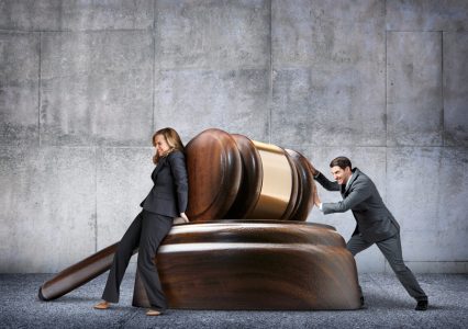 poursuite_justice_avocat_tribunal_cour-426×300 alternate text for this image
