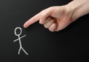 Radiée pour s’être mise en conflit d’intérêts