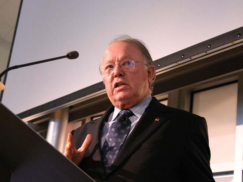 Bernard Landry lors d'une allocution.