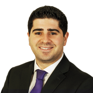 Quelqu'un qui remplit sa déclaration de revenus.