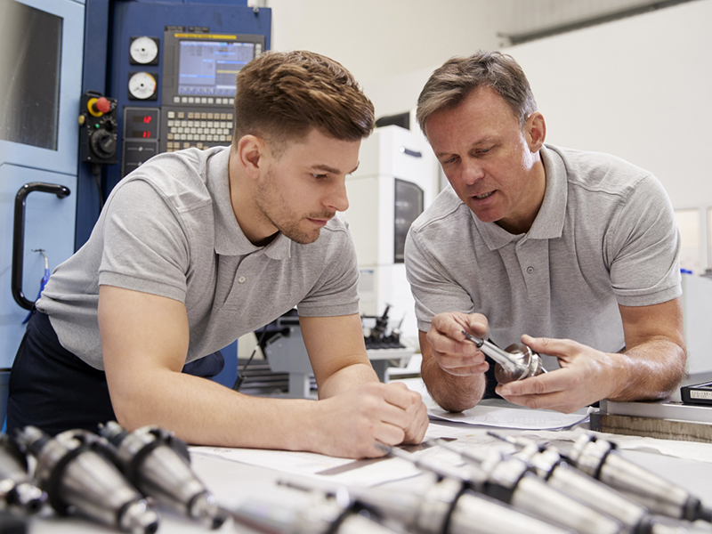 pere-fils-ingenieurs-800×600 alternate text for this image