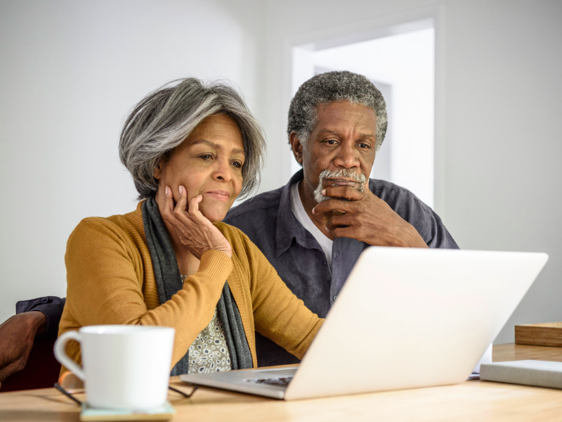 couple_ordinateur_retraite_800x600 alternate text for this image