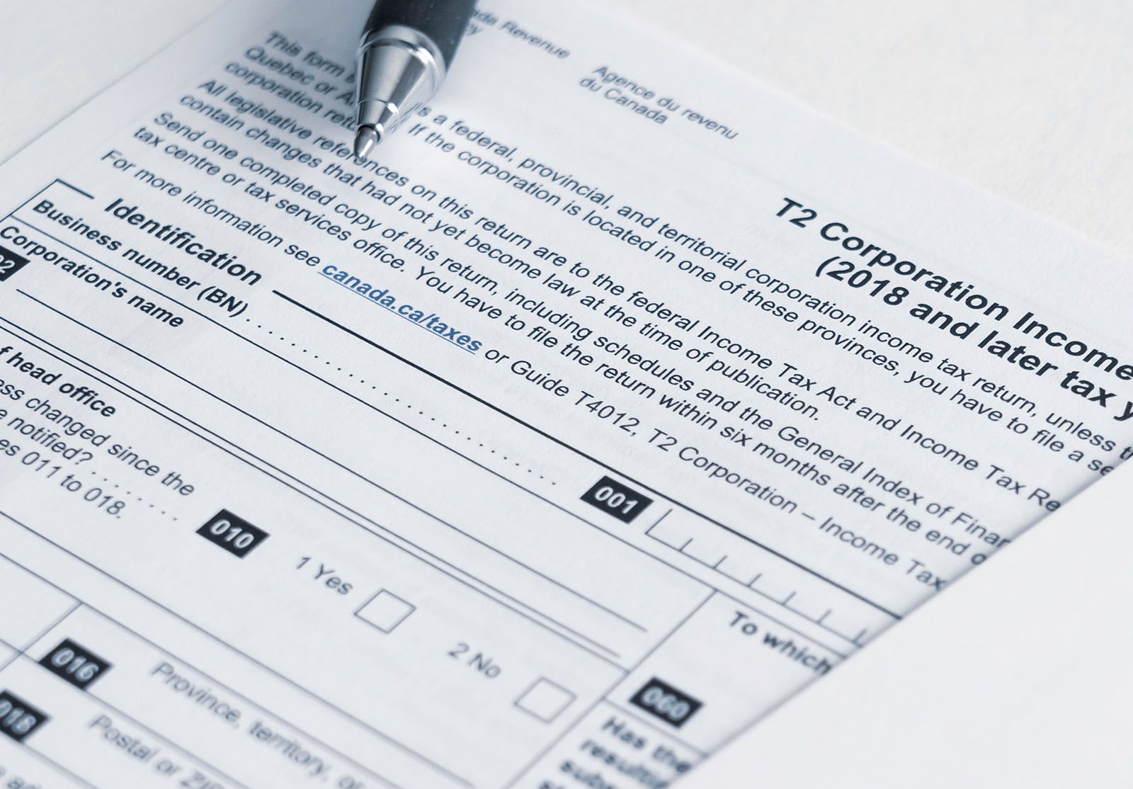 Canada T2 Impôt sur les sociétés Formulaires pour calculer les bénéfices et les impôts