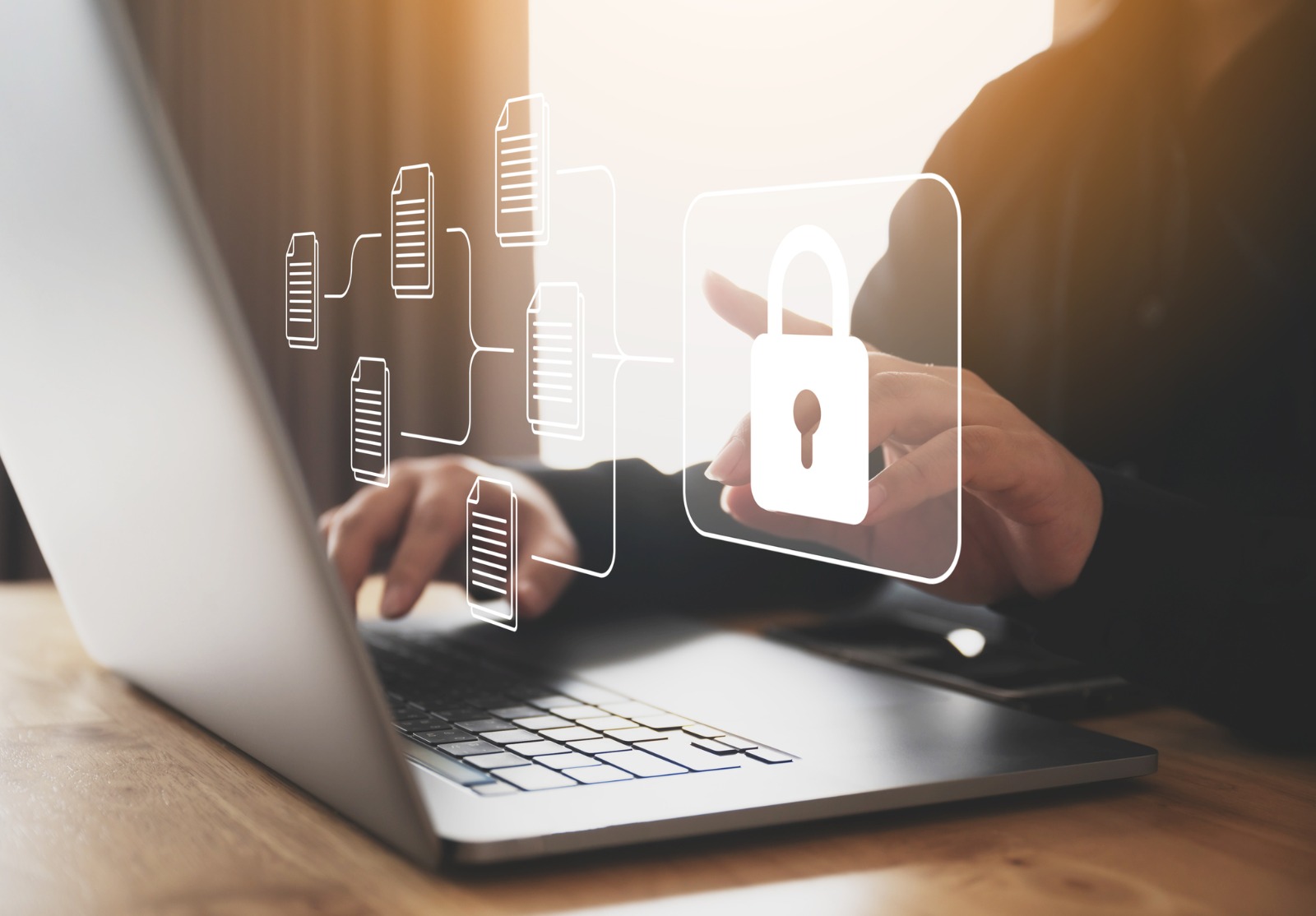 Un homme devant un ordinateur. Logo de document et d'un cadenas devant lui, concept de documents protégés.