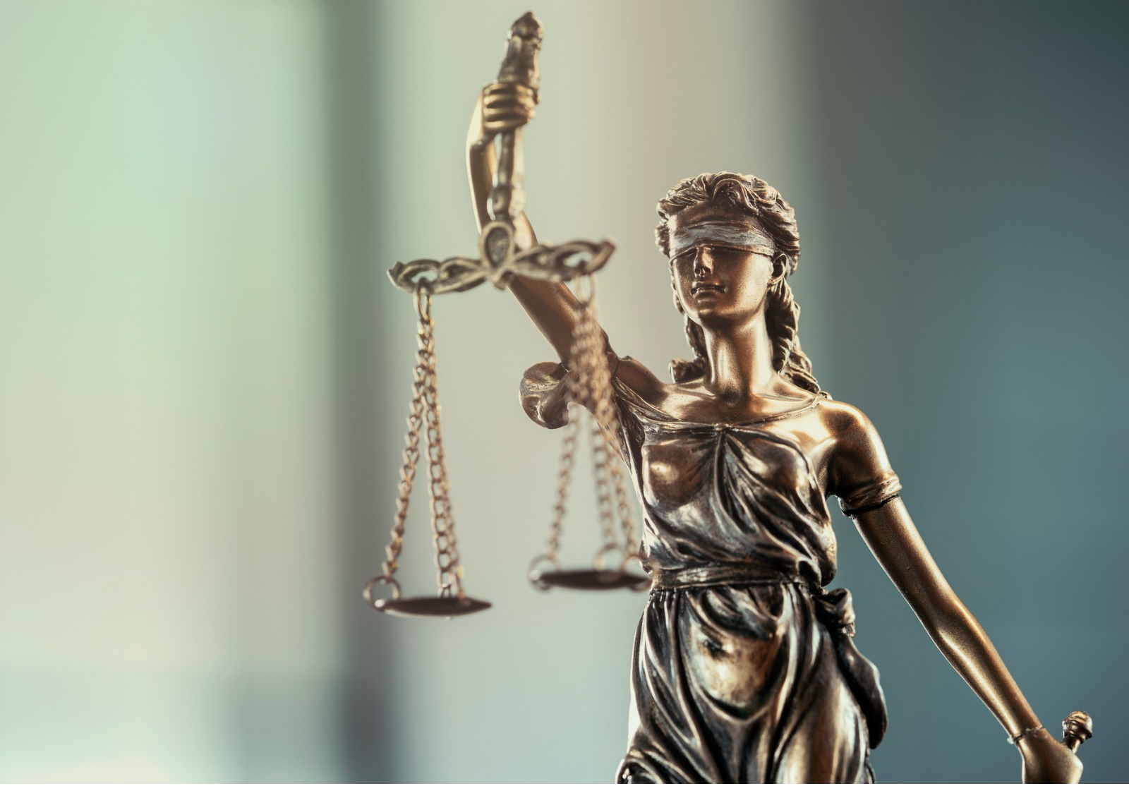 Statue de concept juridique et juridique de Lady Justice sur fond flou.