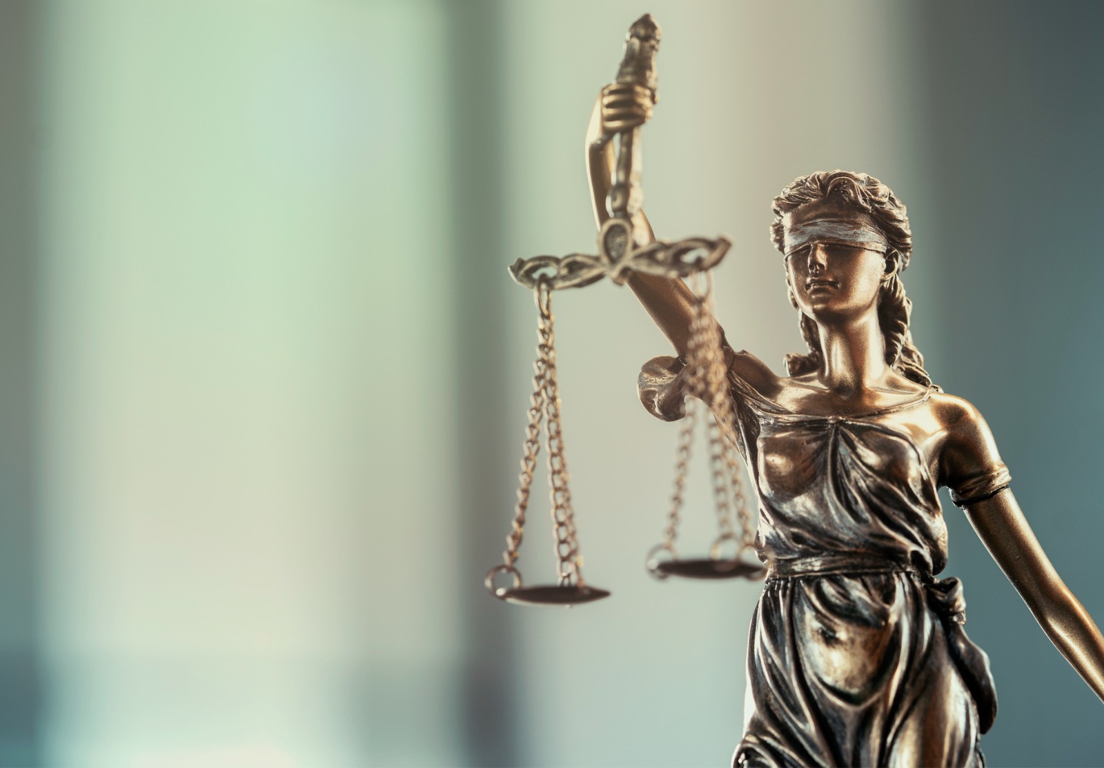 Statue de concept juridique et juridique de Lady Justice sur fond flou.