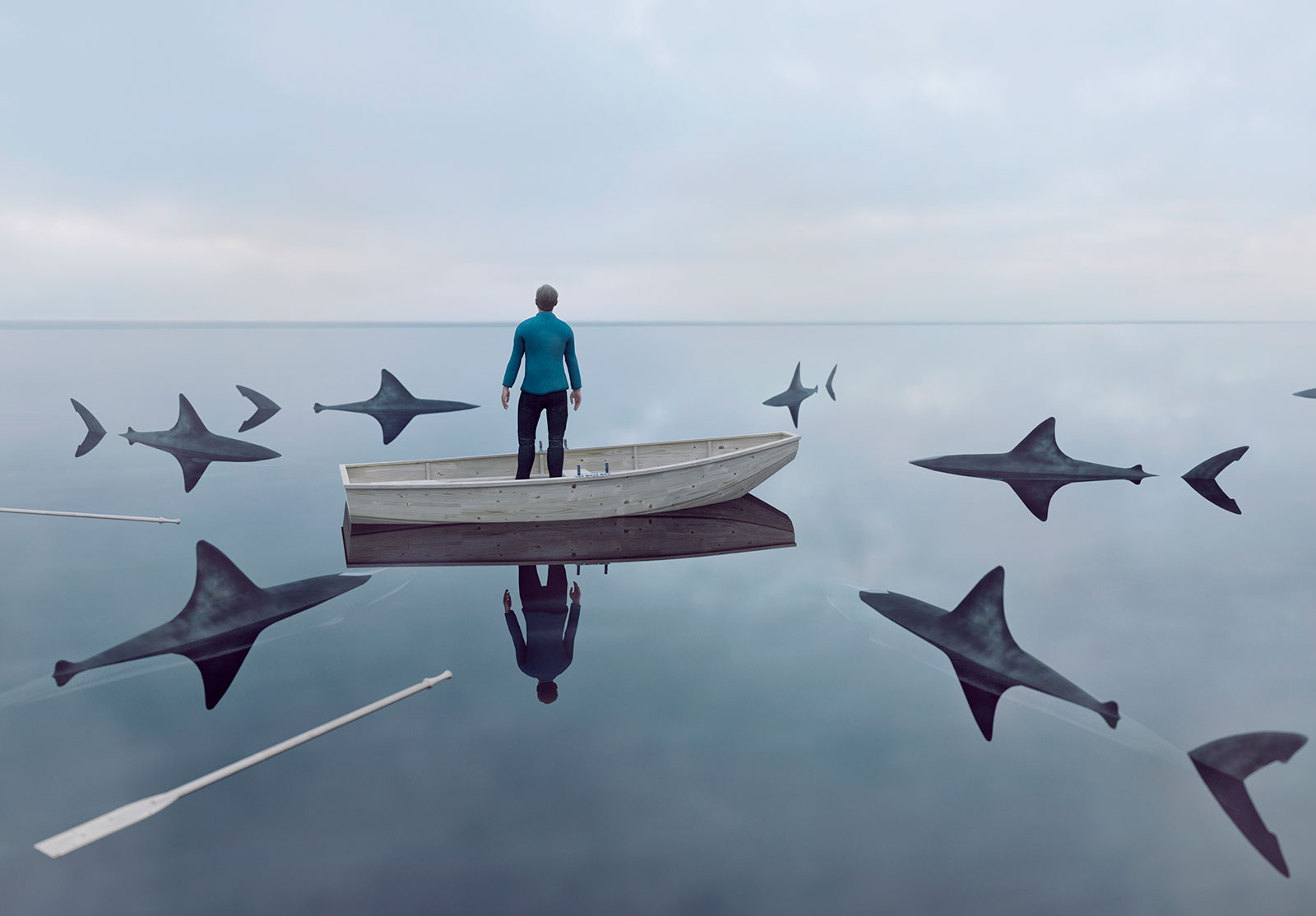Un homme sur une barque sur un lac très calme. Les pagaies sont dans l'eau inaccessible. Des requins se dirigent vers la barque.