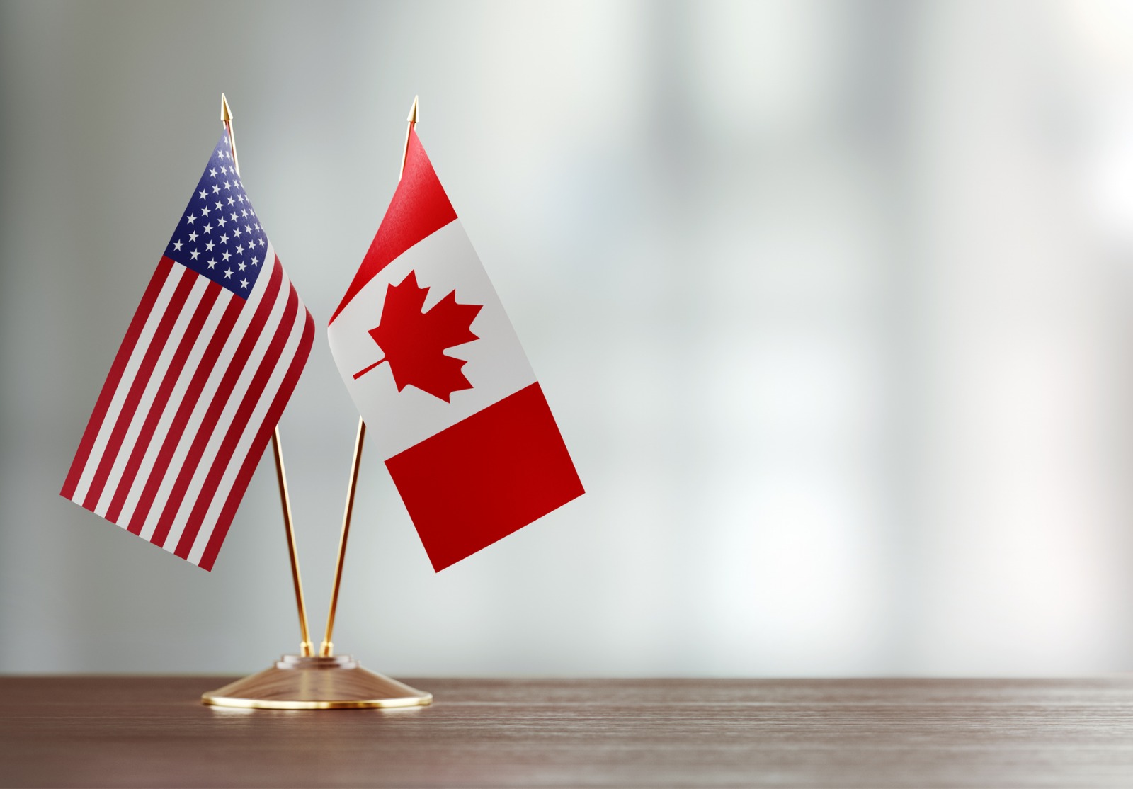 Le drapeau du Canada et le drapeau des États-Unis