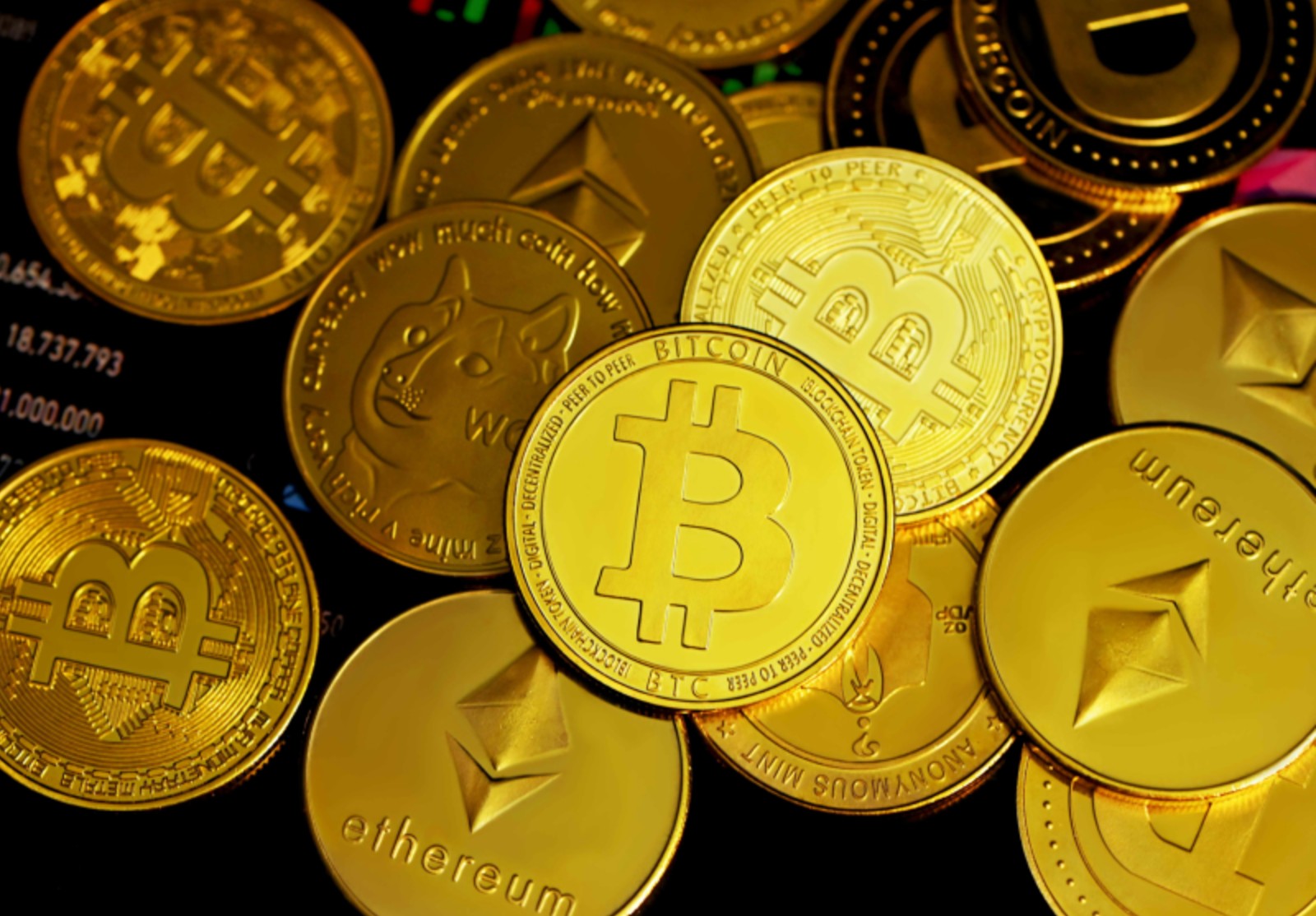Des cryptomonnaies sur un écran.