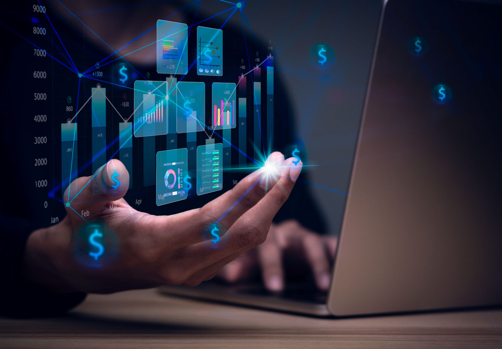 Homme d'affaires travaillant avec un système d'analyse et de gestion de données sur ordinateur, gestion de documents en ligne et mesures connectées à une base de données. Stratégie d'entreprise pour les finances, les opérations et les ventes..