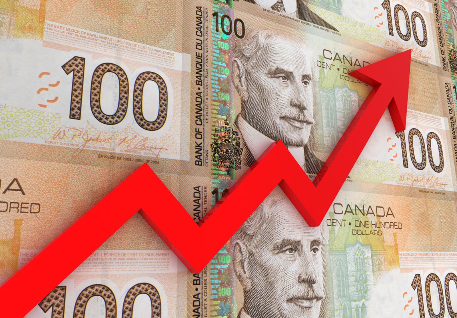 Billets de 100 $ superposés avec une grande flèche rouge ascendante en surimpression.