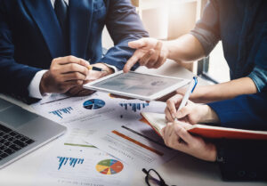 Comment les conseillers peuvent-ils construire des portefeuilles diversifiés et résilients en utilisant des FNB ?